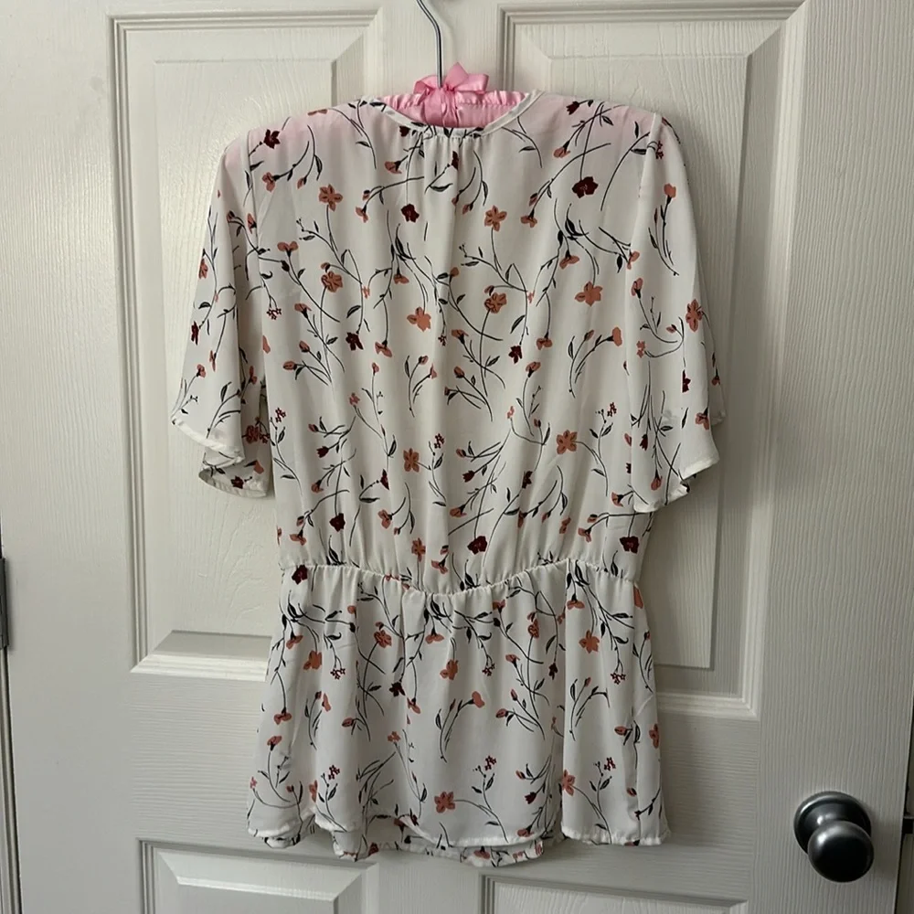 Sienna Sky White Floral Peplum Wrap Blouse Large - Picture 6 of 7